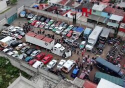 Rescatan a 229 migrantes hacinados en caja de tráiler en Xalapa, Veracruz