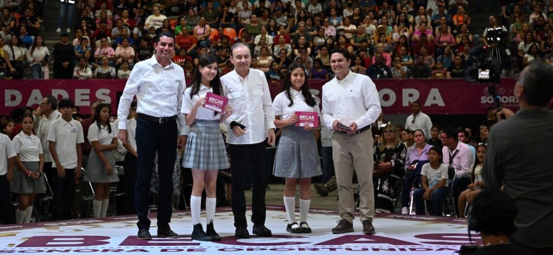 Gobernador Durazo impulsa becas universales para aliviar gasto familiar