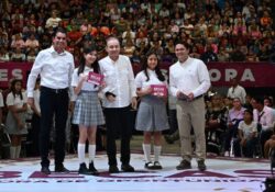 Gobernador Durazo impulsa becas universales para aliviar gasto familiar