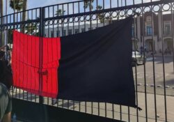 Estalla huelga en Universidad de Sonora; colocan banderas rojinegras