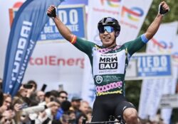 El mexicano Edgar Cadena triunfa en la última etapa de la Vuelta a Asturias
