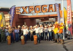 Realiza Alfonso Durazo el tradicional corte de reata de la Expogan 2026