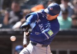 Con su familia en las gradas, Brandon Valenzuela debuta con hit en MLB