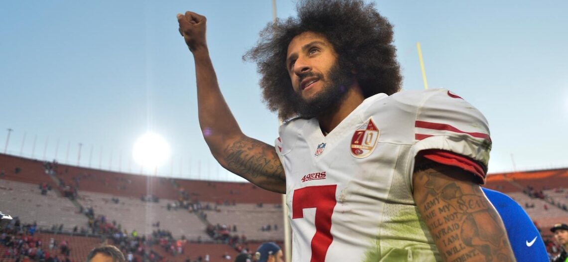 Colin Kaepernick publica autobiografía a una década de su retiro de la NFL