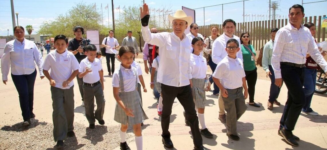 Gobernador Durazo destina la mayor inversión registrada en uniformes escolares