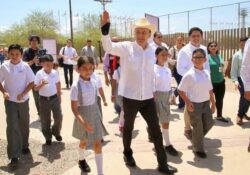 Gobernador Durazo destina la mayor inversión registrada en uniformes escolares