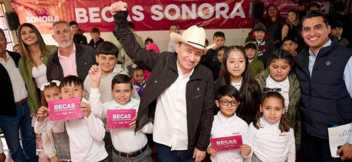 Gobernador beneficia a sonorenses con más becas, apoyos y menos gastos