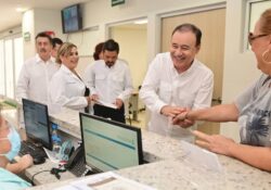Gobernador Durazo impulsa mil becas médicas para fortalecer la salud