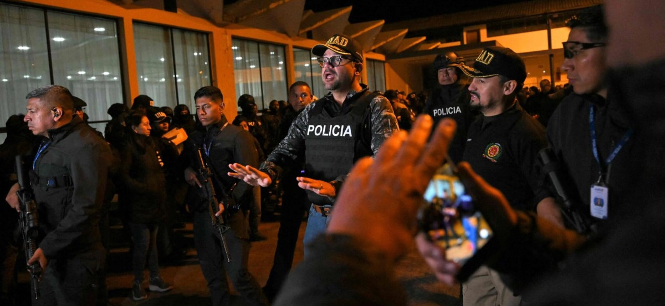 Toque de queda en Ecuador deja más de 5 mil detenidos en dos semanas ...