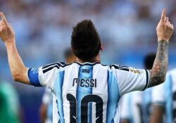 Argentina debuta goleando a Argelia en histórica noche de Lionel Messi