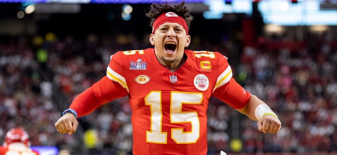 Patrick Mahomes alcanza los 500 mdd pese a su lesión de ligamento
