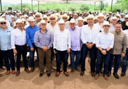 Gobernador Durazo inicia construcción de Subasta ganadera de la Sierra