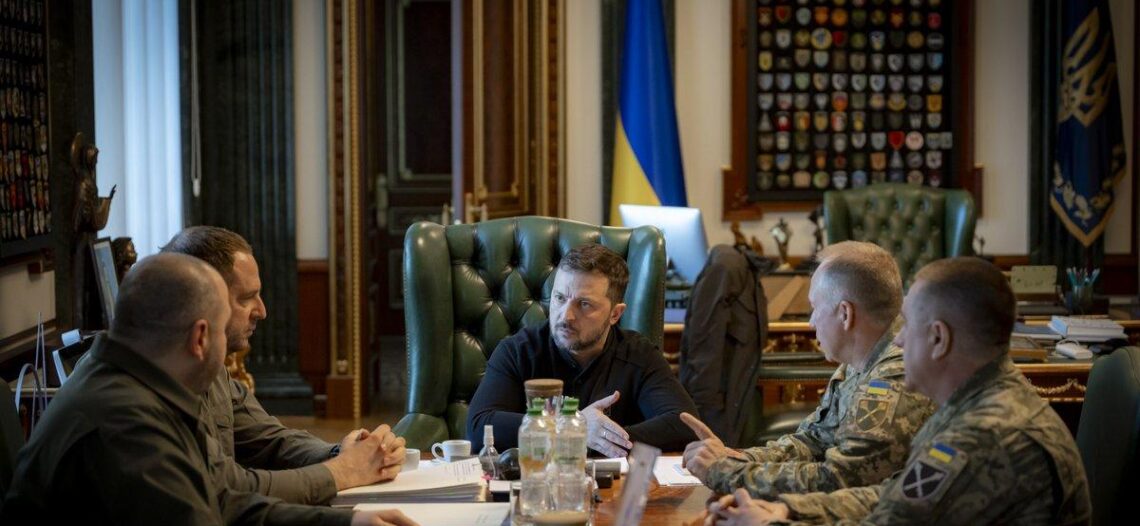 Zelenski releva al jefe del Ejército y reestructura la cúpula militar de Ucrania