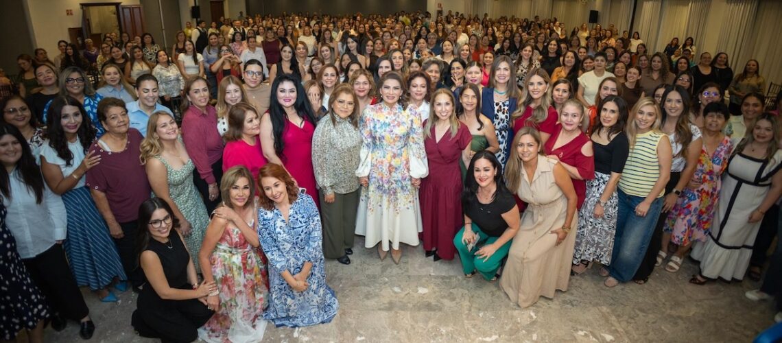 Lorenia Valles destaca la sororidad para construir el tiempo de las mujeres