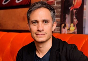 Gael García aborda política latinoamericana en su film Hombre al agua