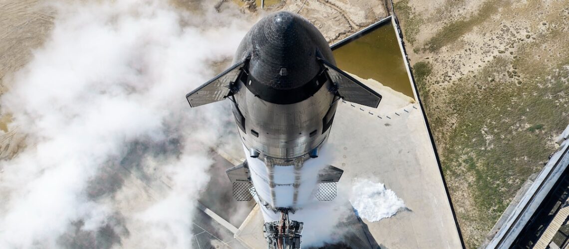 Starship de SpaceX alcanza por primera vez la órbita pese a falla de motor