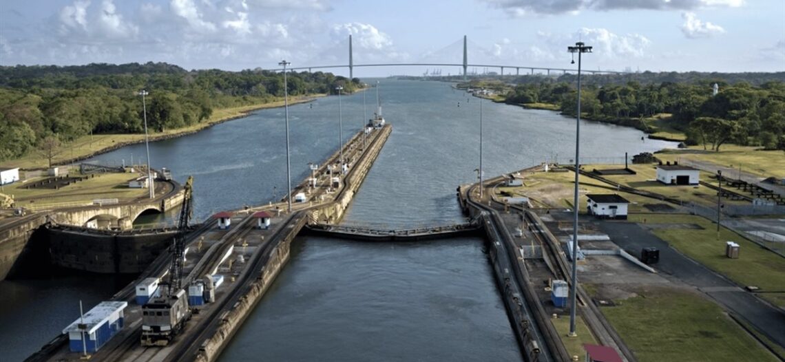 Canal de Panamá reducirá tránsito diario de buques por sequía de El Niño