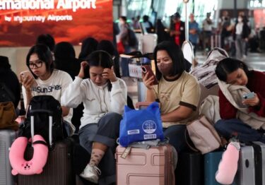Ceniza del Anak Krakatau paraliza vuelos y afecta a 170 mil pasajeros
