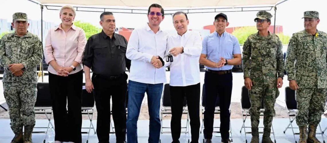 Gobernador Durazo entrega 73 unidades para reforzar seguridad en Sonora