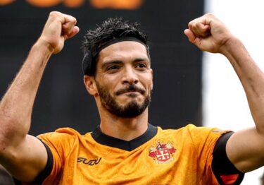 Raúl Jiménez mantiene paso perfecto en penales y marca con Wolverhampton