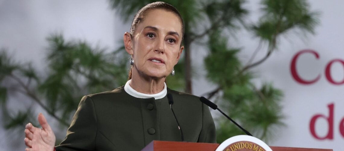 Sheinbaum reconoce demandas del IMSS y cuestiona participación de partidos