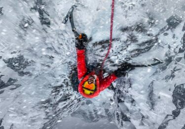 Apple TV+ estrena serie del primer ascenso invernal al peligroso monte K2