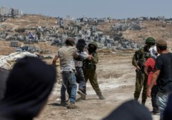 Colonos israelíes atacan a fotógrafo de AFP durante protesta en Cisjordania