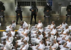El Salvador mantiene sin juicio a casi 82 mil detenidos durante el régimen