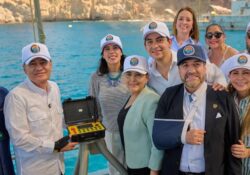 Alfonso Durazo suma el exbuque Azueta al sistema arrecifal de San Carlos