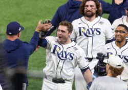 Rays vence a Brewers en doce entradas y evita barrida en Serie Mundial